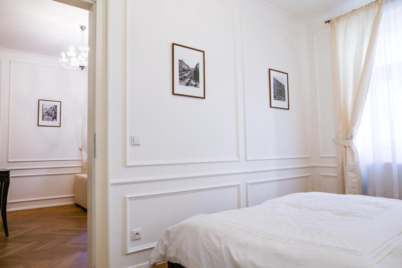 White & Gray Praga