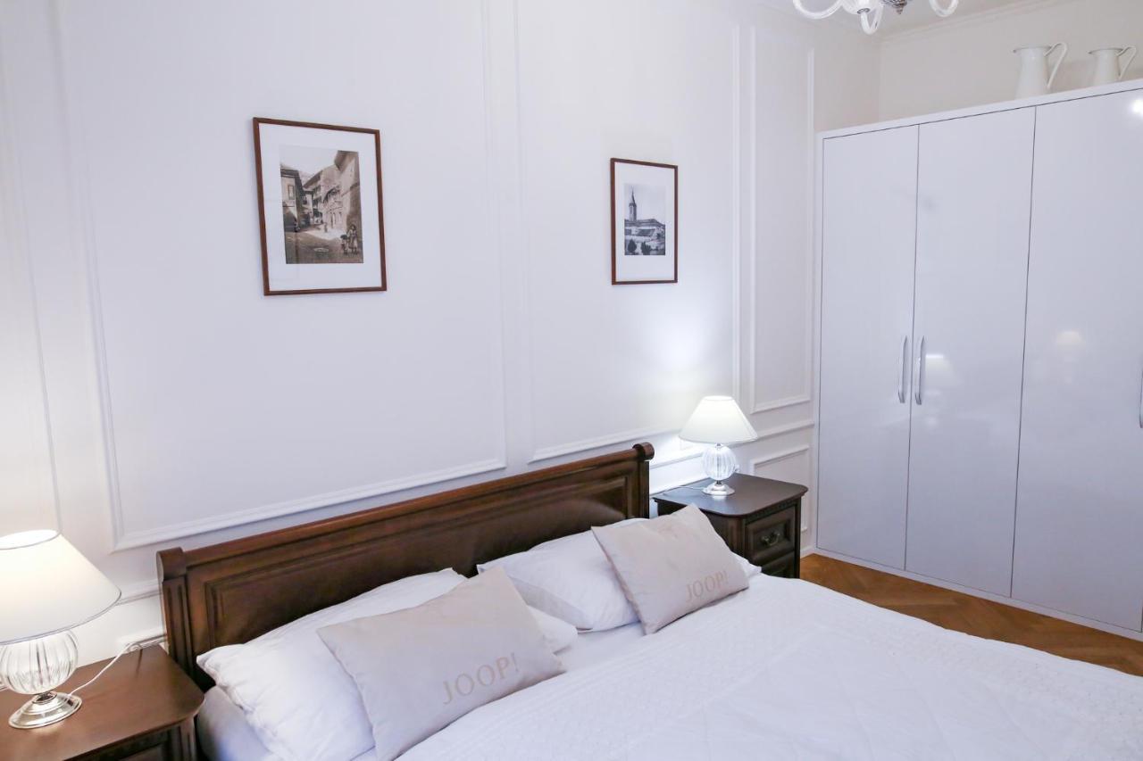 White & Gray * Praga